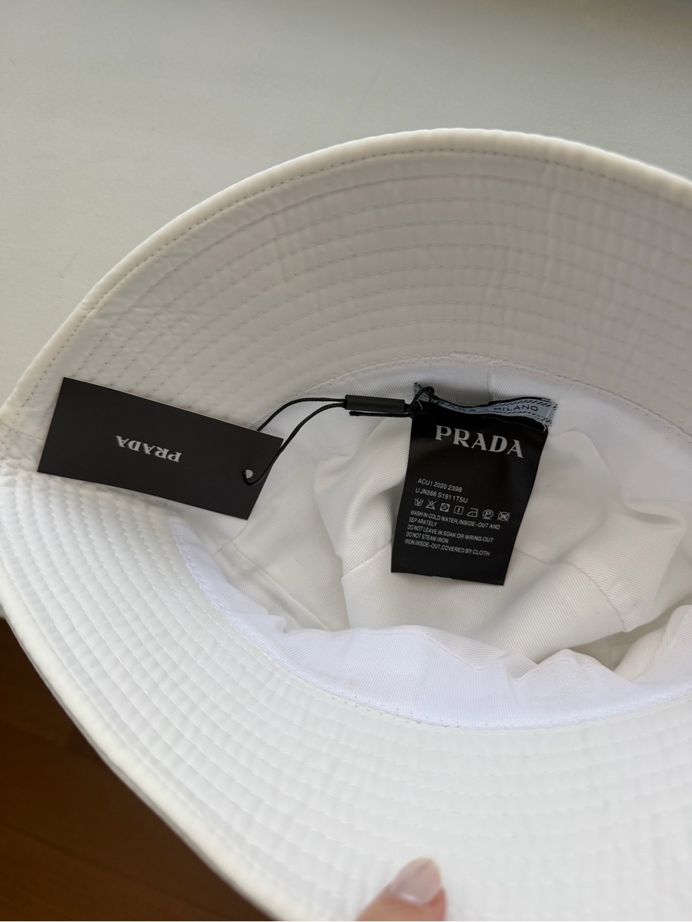 Prada White Nylon Bucket Hat with Logo Patch NWT - Picture 4 of 6